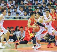 转会期体能课后;山东男篮临场应变备战欧超杯;赛场秩序良好;临场指挥获称赞的简单介绍 转会期体能课后;山东男篮临场应变备战欧超杯;赛场秩序良好;临场指挥获称赞的简单介绍