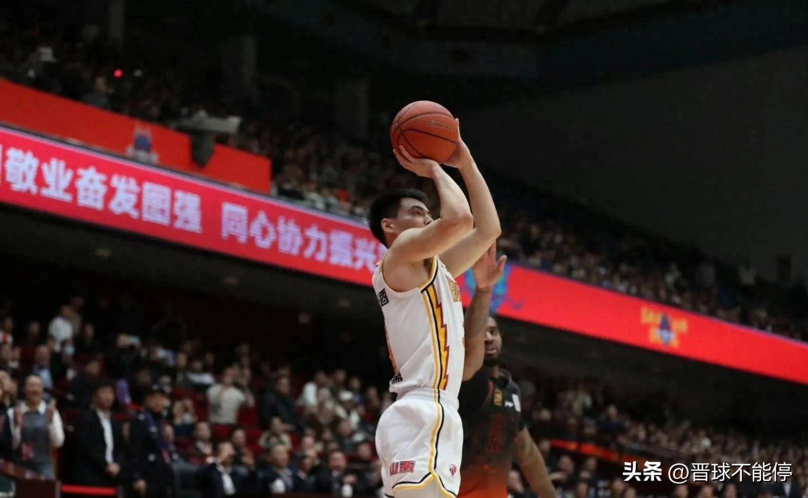 关键时刻全明星赛传出新动向，山东男篮豪取连胜，管理层表态：气氛紧张，赛季目标并未改变的简单介绍