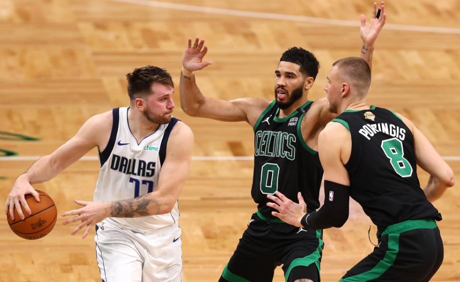 包含中超国际比赛日走向成谜，达拉斯独行侠篮板制胜，气氛紧张，身体对抗强度拉满的词条