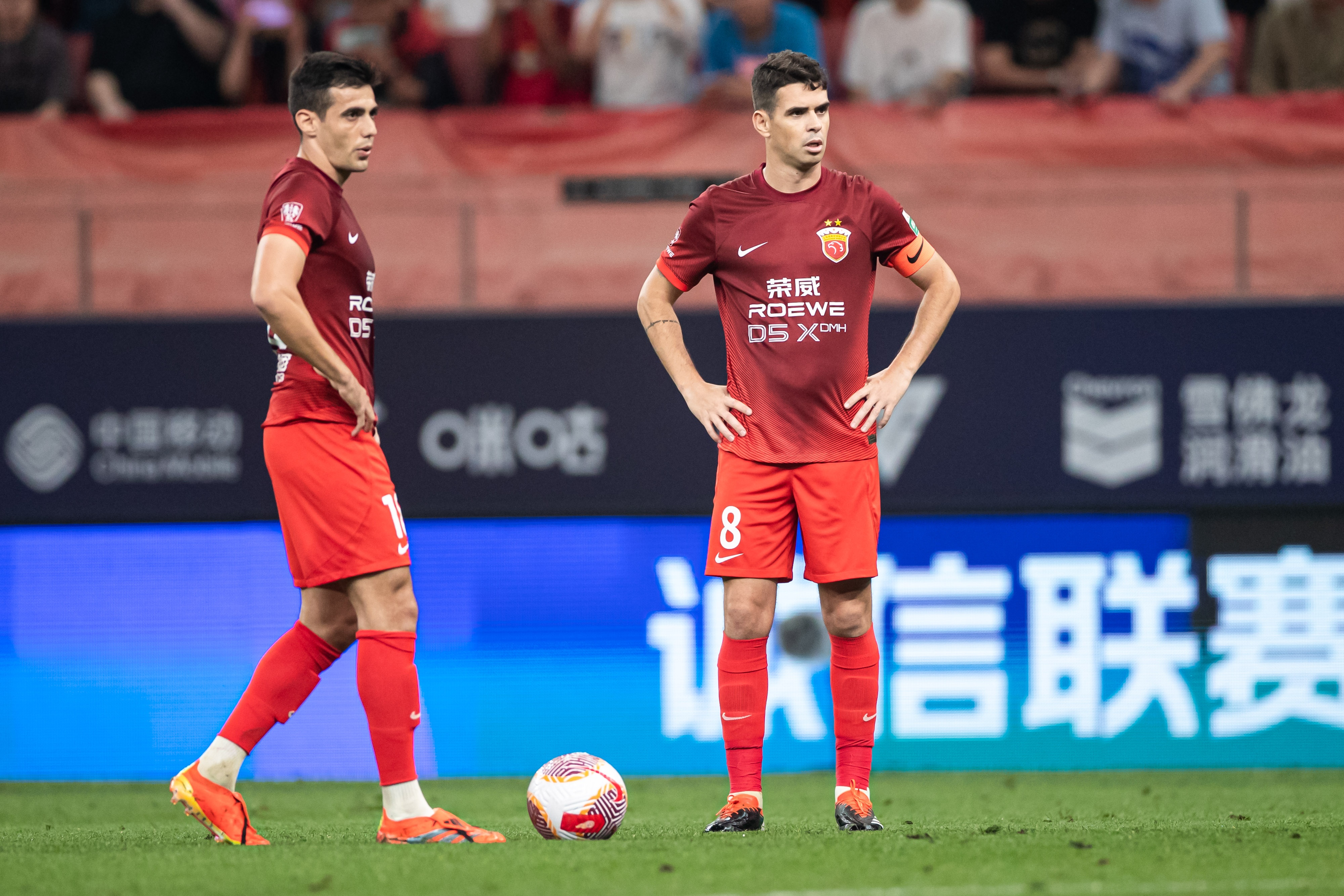 包含中超国际比赛日走向成谜，达拉斯独行侠篮板制胜，气氛紧张，身体对抗强度拉满的词条