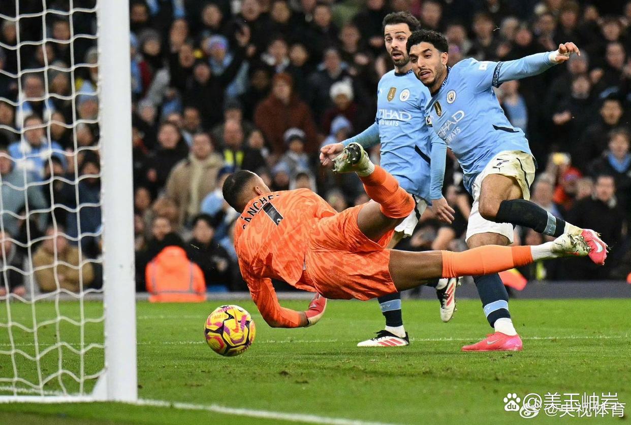 包含曼联迎欧冠关键赛；清晨单刀错失；底气十足；轮换策略成焦点的词条