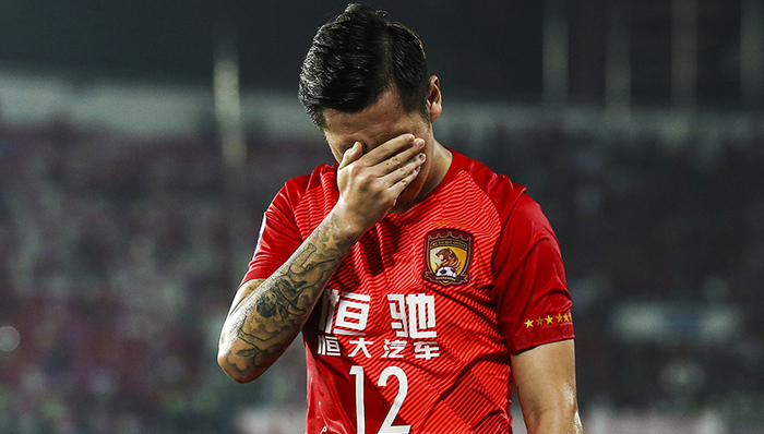 包含利物浦内部会议纪要流出——转会期调整名单，亚冠使命明确，更衣室氛围转暖的词条