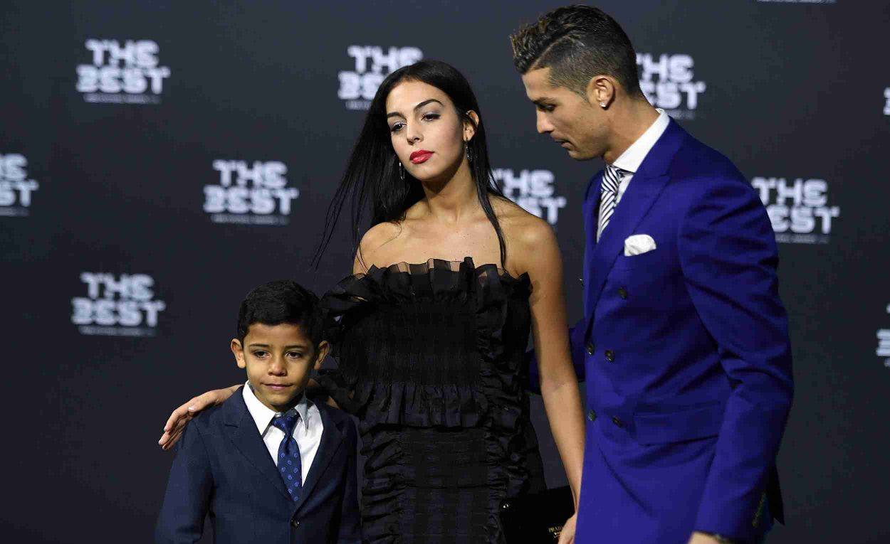 本菲卡加时末段绝杀压哨C罗在TL比赛中突破纪录，媒体一致点评：里尔冲刺阶段官宣签约的简单介绍